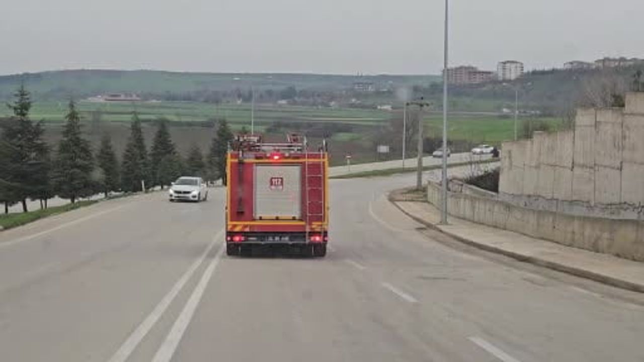 Edirne Merkez Sarayiçi'nde Park Halindeki Kamyon Alev Aldı