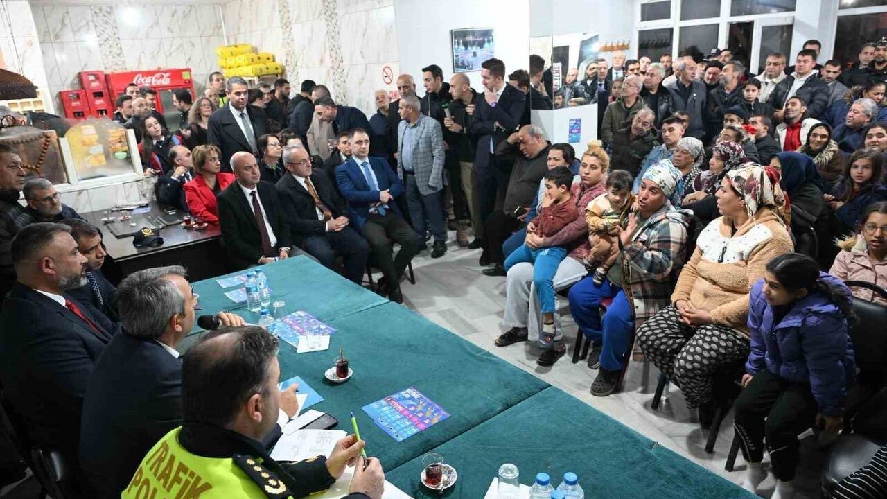 Edirne Valisi Yunus Sezer Çavuşbey Mahallesi'nde Vatandaşların Taleplerini Dinledi