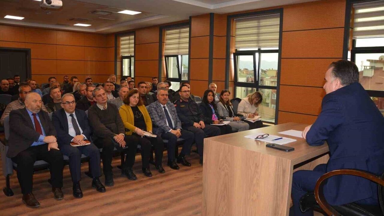 Edremit'te 2025 Yılı Muhtarlar Değerlendirme Toplantısı