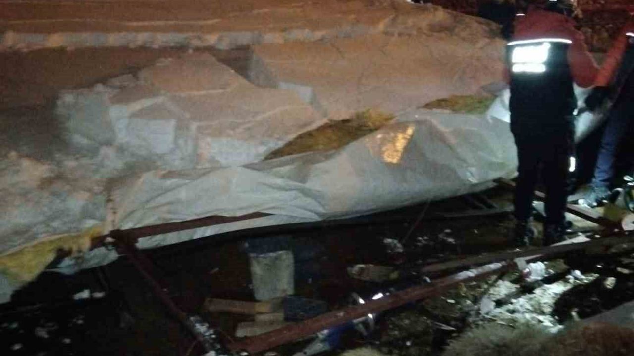 Edremit'te ahır çöktü: 5 küçükbaş hayvan telef oldu