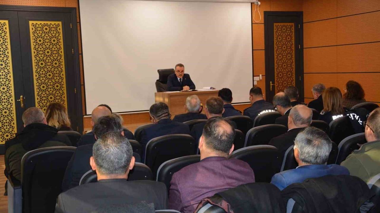 Edremit'te İlçe İdare Şube Başkanları Toplantısı Yapıldı