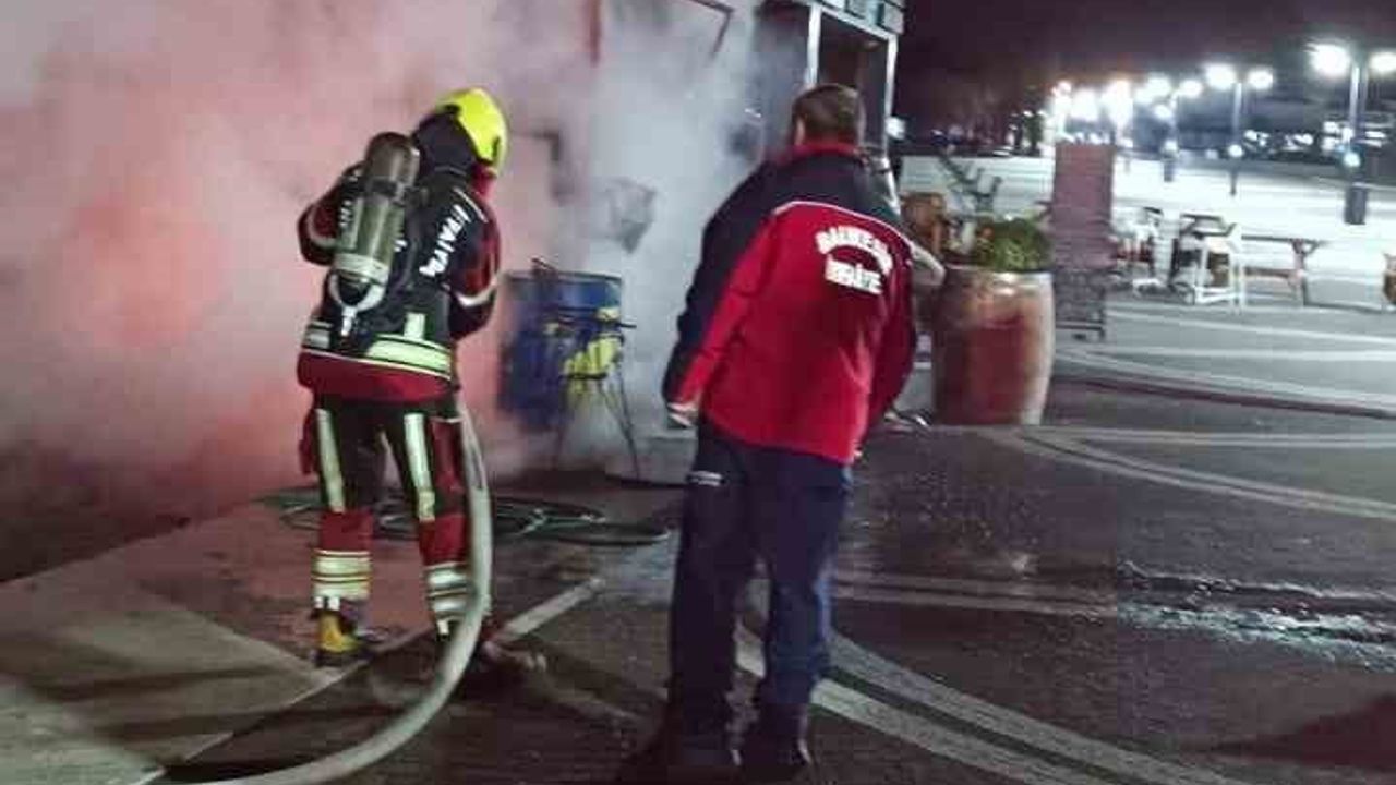 Edremit’te iş yerinde çıkan yangın itfaiye ekiplerince söndürüldü