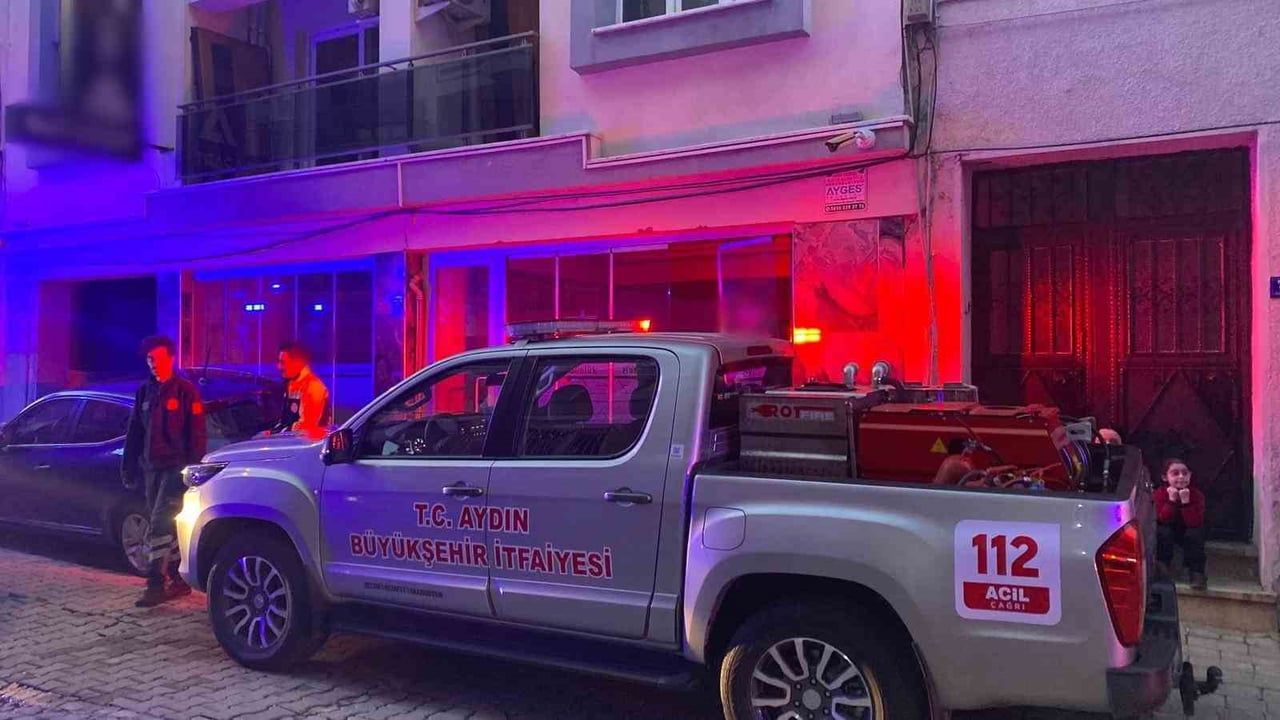 Efeler'de apart odasında çıkan yangın kısa sürede söndürüldü