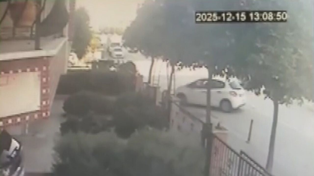 Efeler'de otomobil ile motosiklet çarpıştı: 1 yaralı