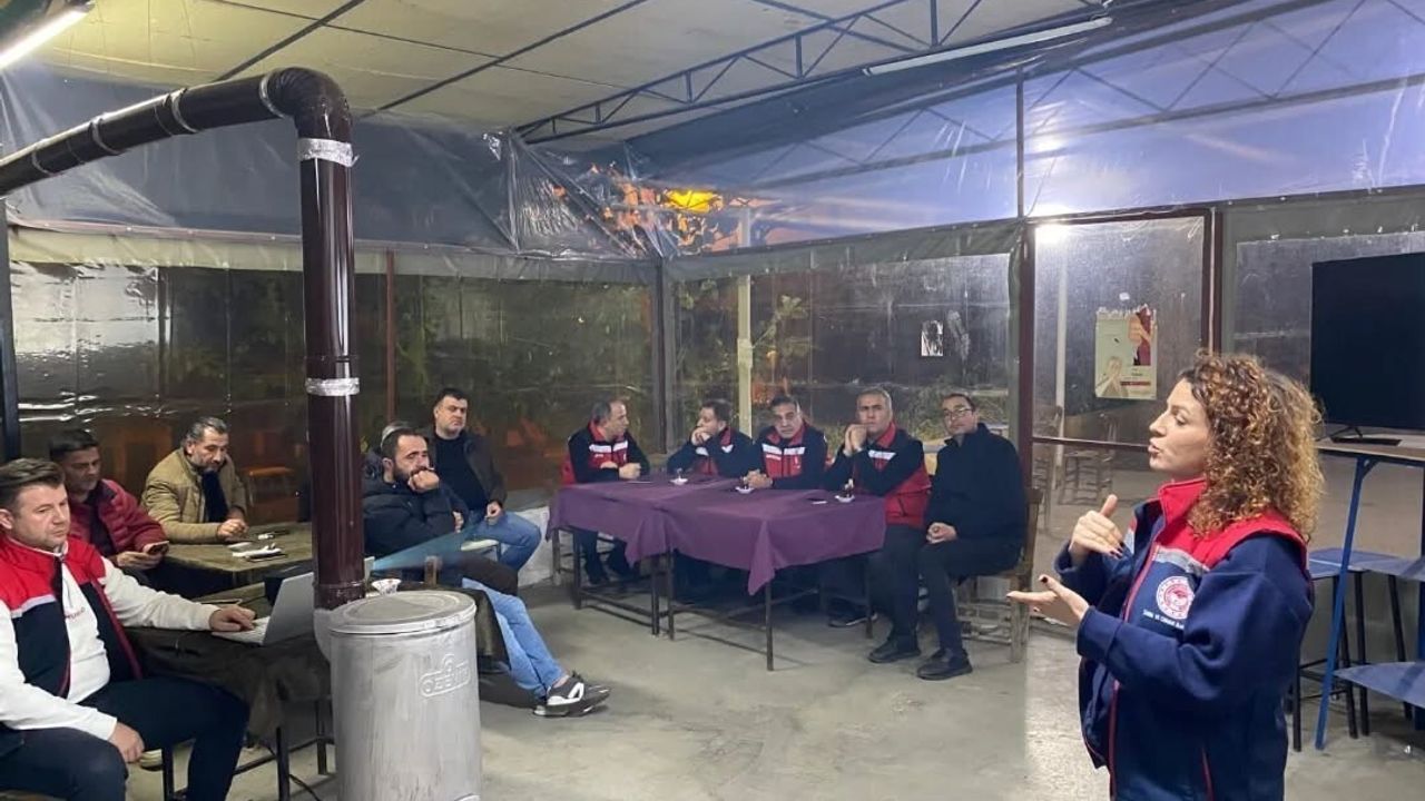 Efeler'de üreticilere şap hastalığı bilgilendirmesi