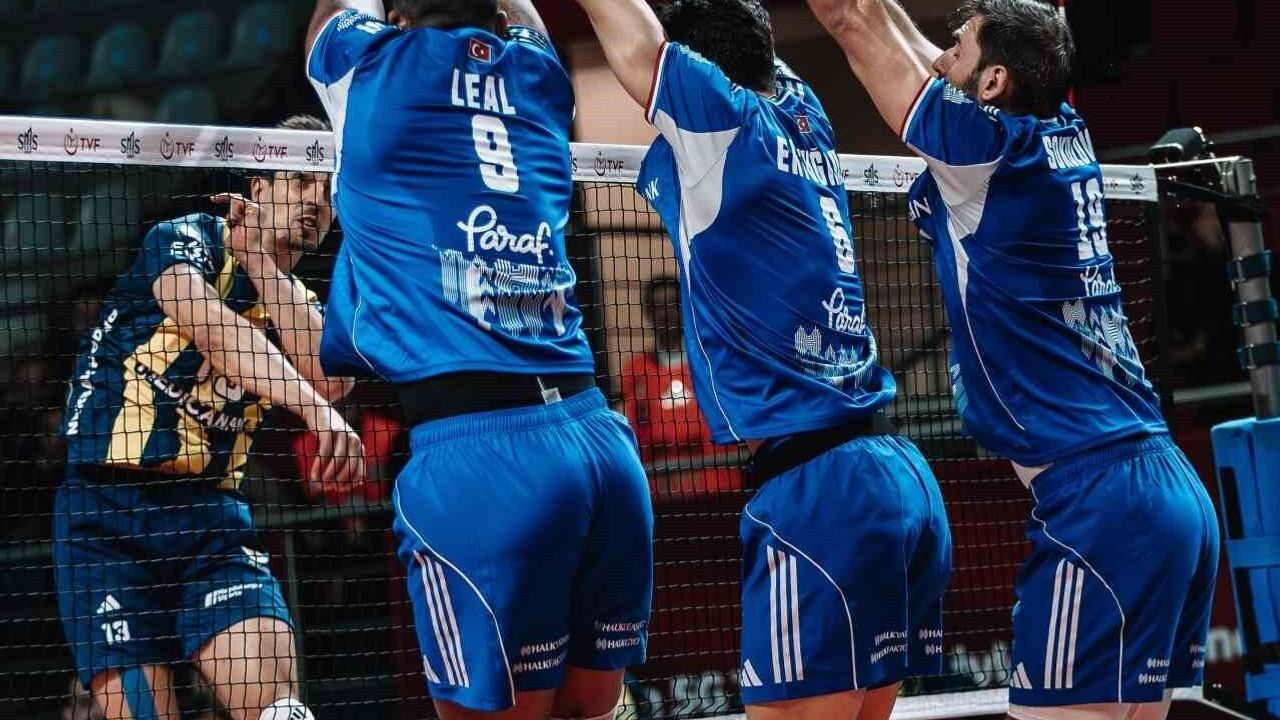 Efeler Ligi: Halkbank, Fenerbahçe Medicana'yı 3-0 mağlup etti