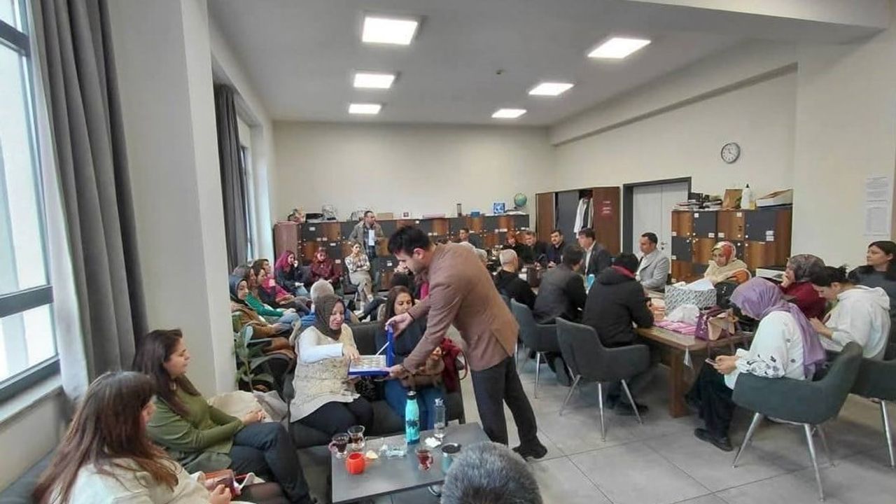 Eğitim Bir-Sen Yunusemre'de Eğitim Çalışanlarıyla İstişarede Bulundu