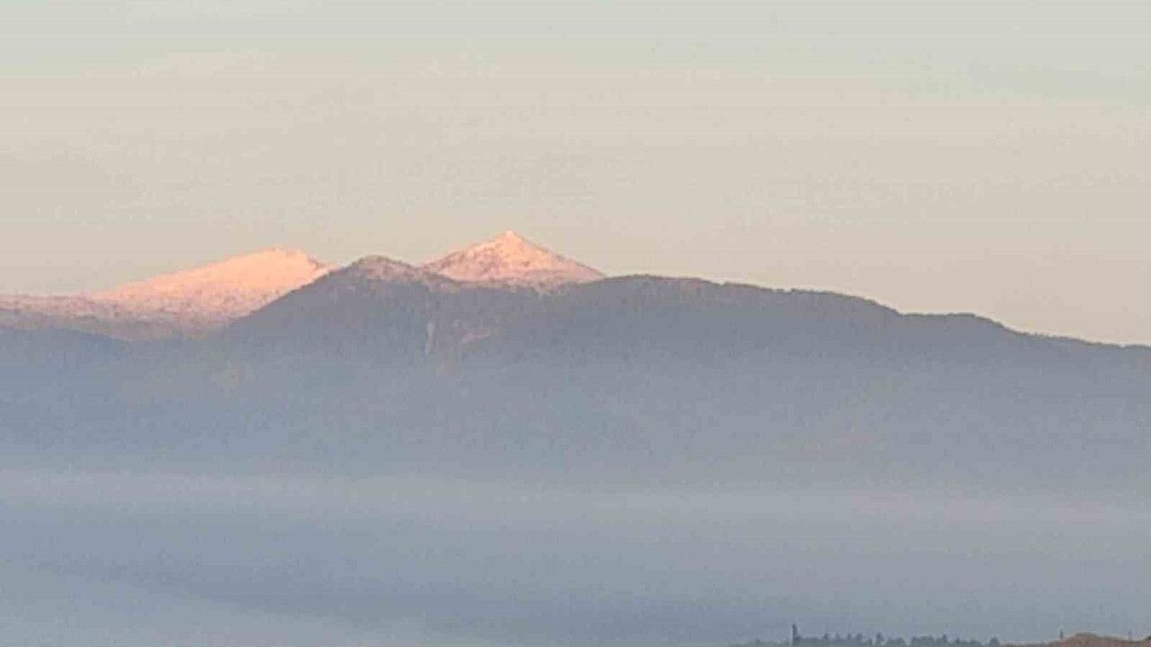Eğrigöz Dağı ilk karla beyaza döndü
