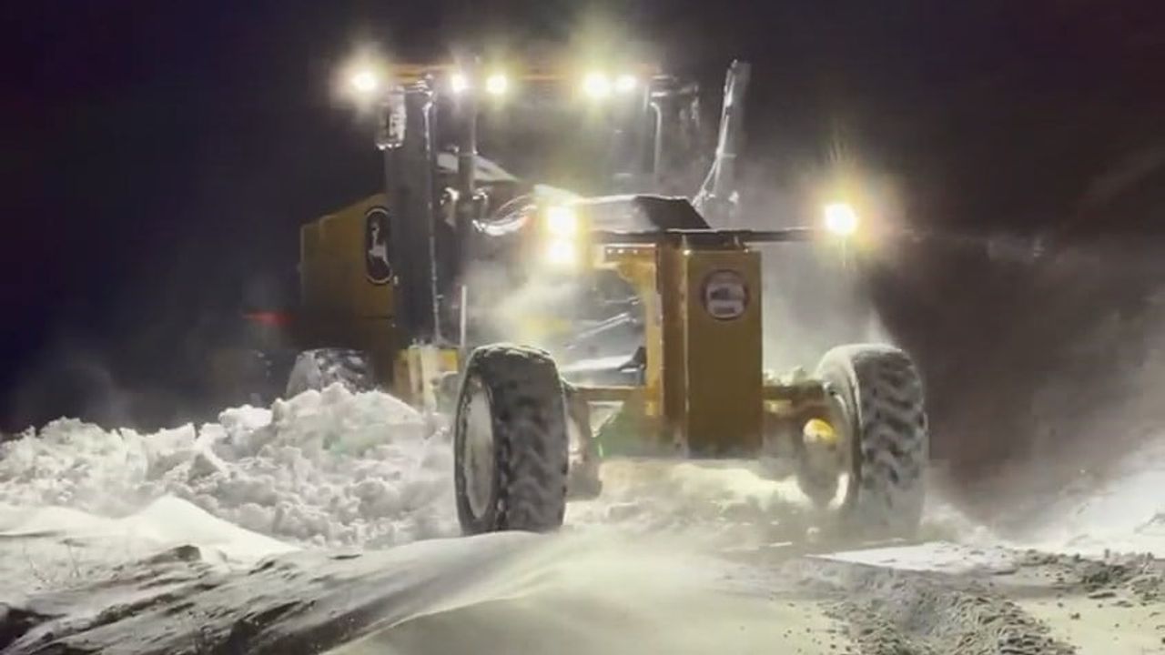 Elazığ'da 108 köy yolunun açılması için çalışmalar sürüyor