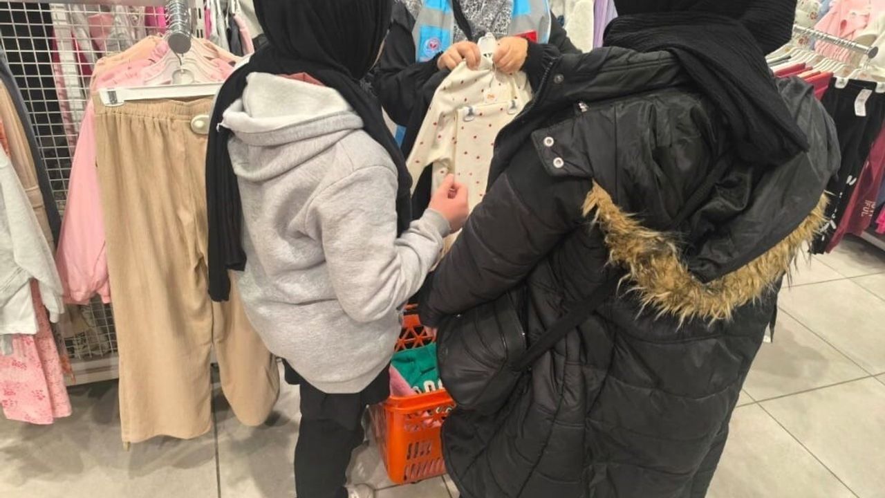 Elazığ’da 150 yetim çocuğa kışlık giyim yardımı