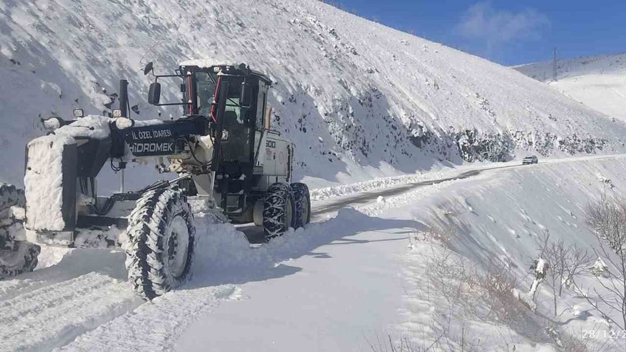 Elazığ'da 423 köy yolu kar nedeniyle ulaşıma kapandı