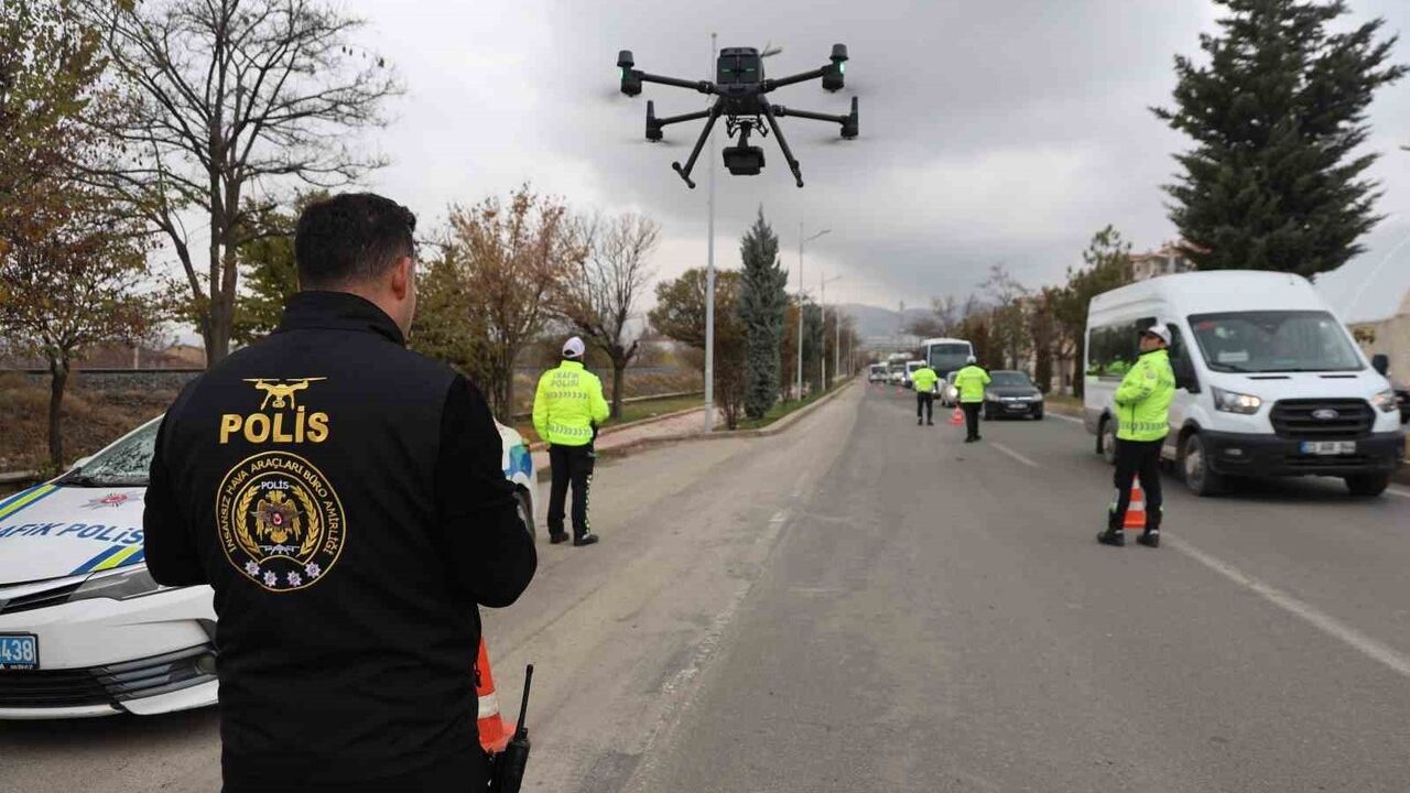Elazığ’da dron destekli trafik denetiminde kural ihlali yapan sürücülere ceza