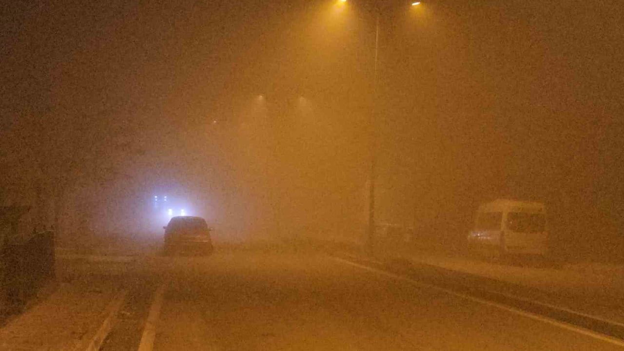 Elazığ'da gece sis etkili oldu: Görüş 5 metreye kadar düştü