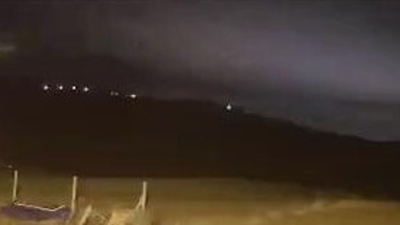 Elazığ'da Geminid meteorunun düşme anı güvenlik kamerasında