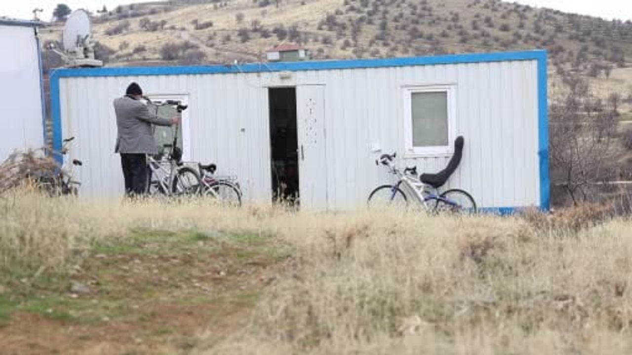 Elazığ'da ilginç bisiklet tasarımı: Polisler bile duraklıyor