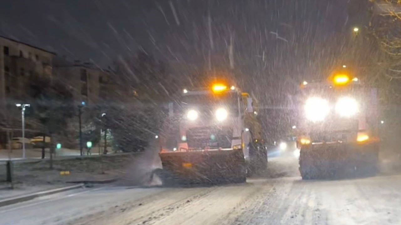 Elazığ'da karla mücadele: Belediye ekipleri sahada