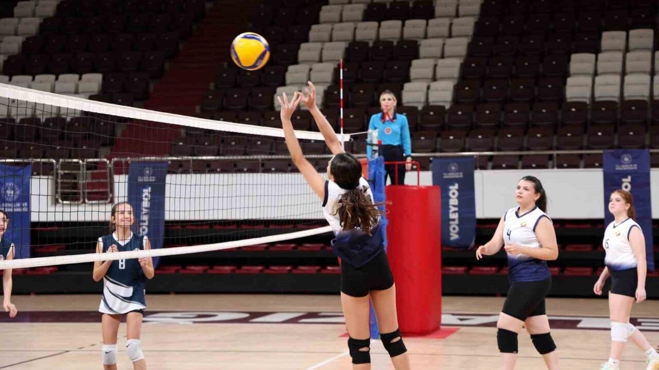 Elazığ'da Okul Sporları Tamamlandı: 4 Branşta Rekabet ve Ödüller