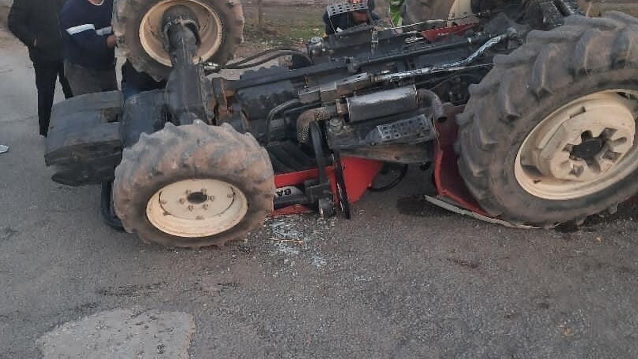 Elazığ'da panelvan ile traktör çarpıştı: 1 ağır yaralı