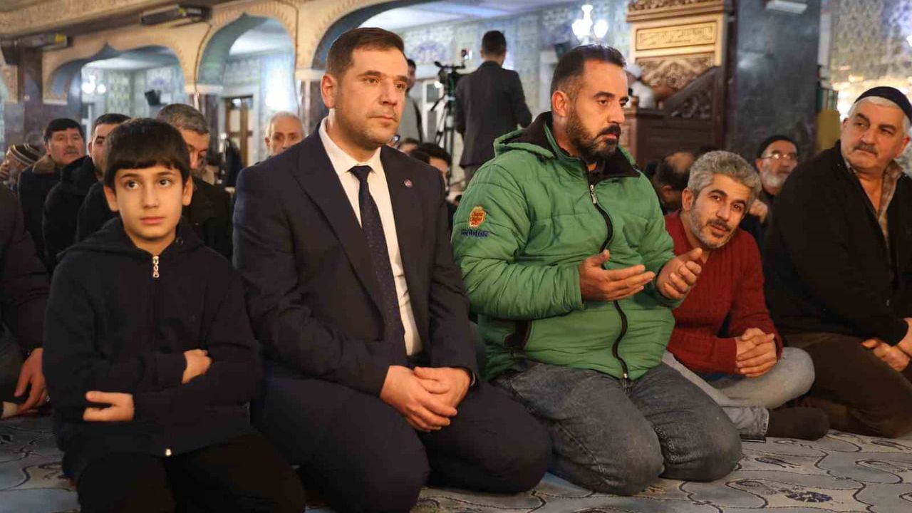 Elazığ’da Regaip Kandili’nde camiler yoğun ilgi gördü