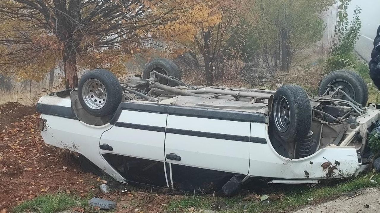 Elazığ'da takla atan otomobilin sürücüsü hafif yaralandı