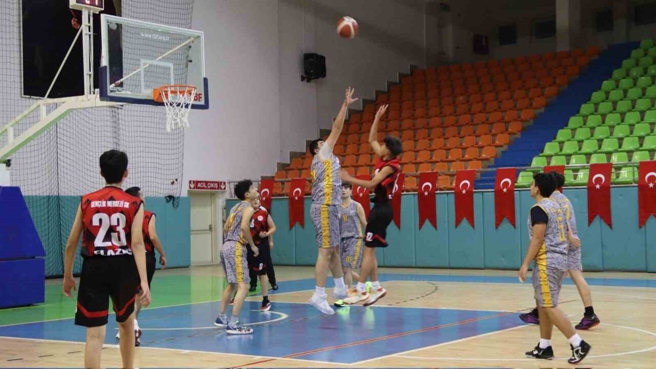 Elazığ'da U18 Erkekler Basketbol Müsabakaları Sona Erdi