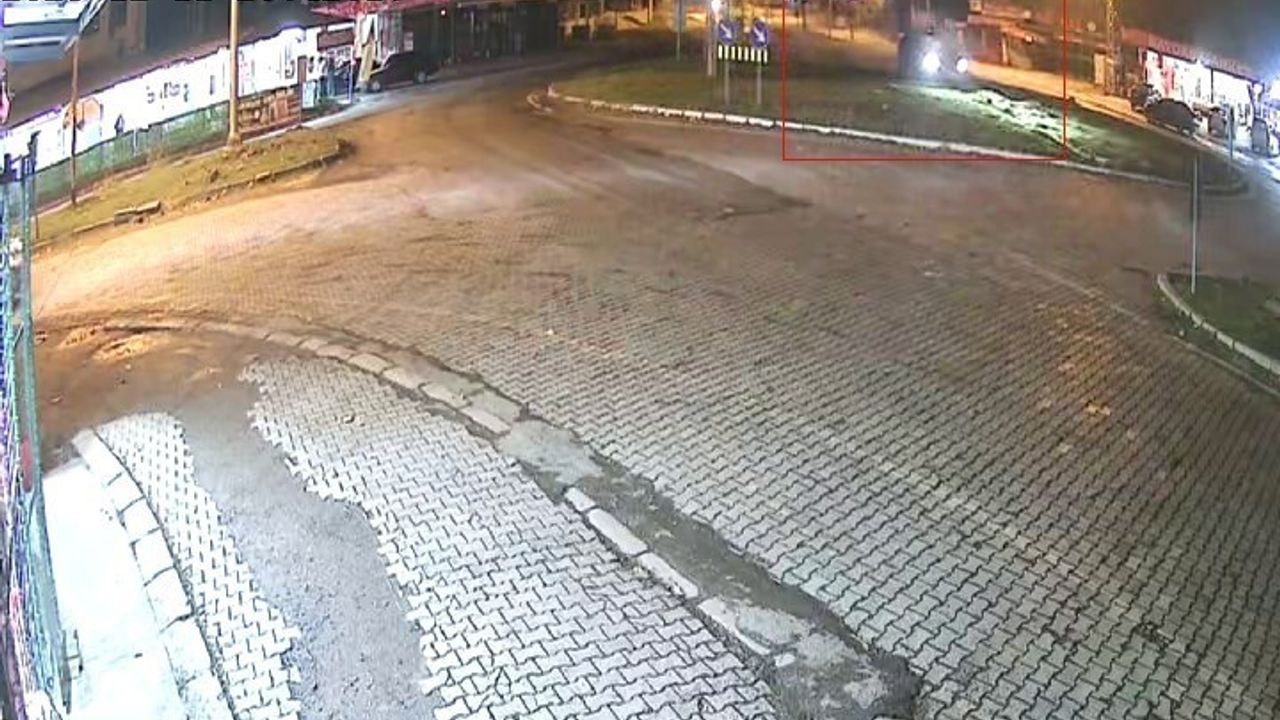 Elazığ'da Yolçatı kavşağında otomobil refüje çıktı: 1 yaralı