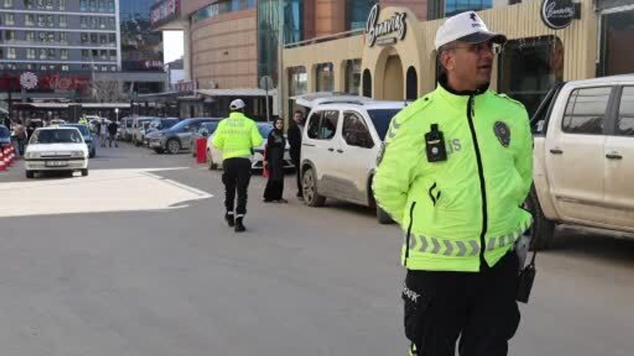 Elazığ’de soğuk havada hafta sonu trafik denetimleri