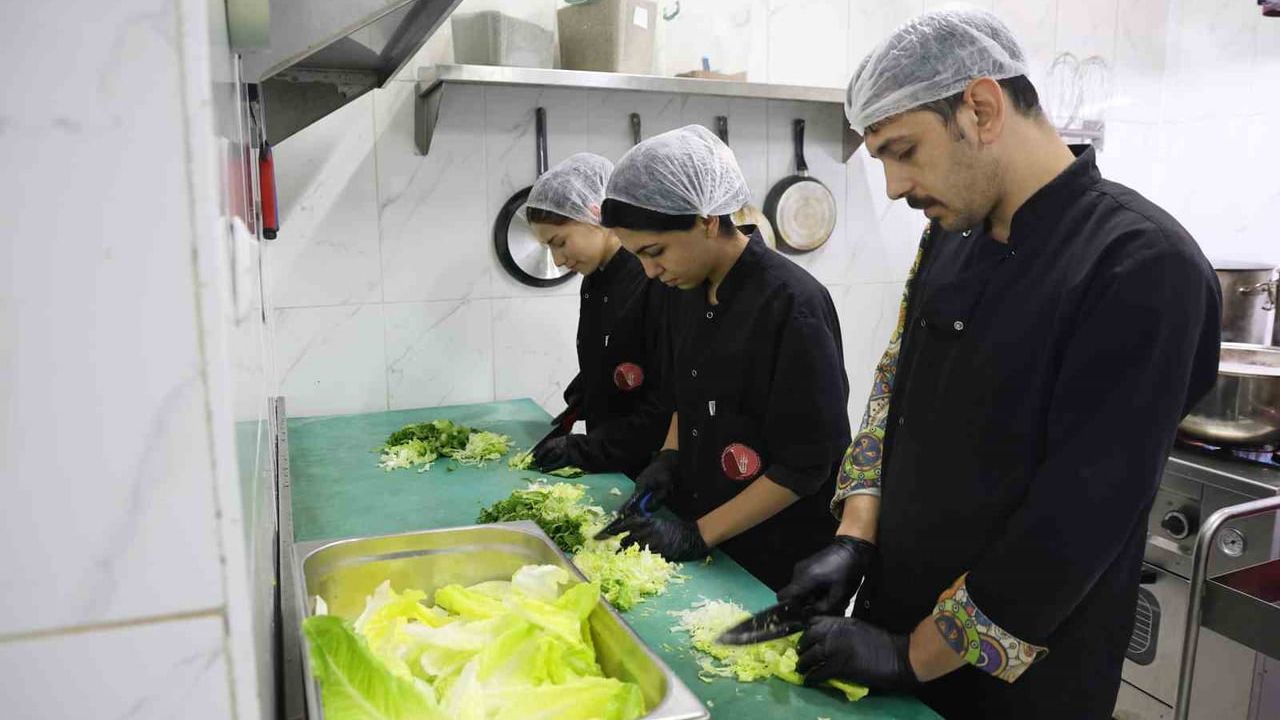 Elazığ Şehit Mehmet Öter Turizm Lisesi yılda 19 milyon lira ciro elde etti