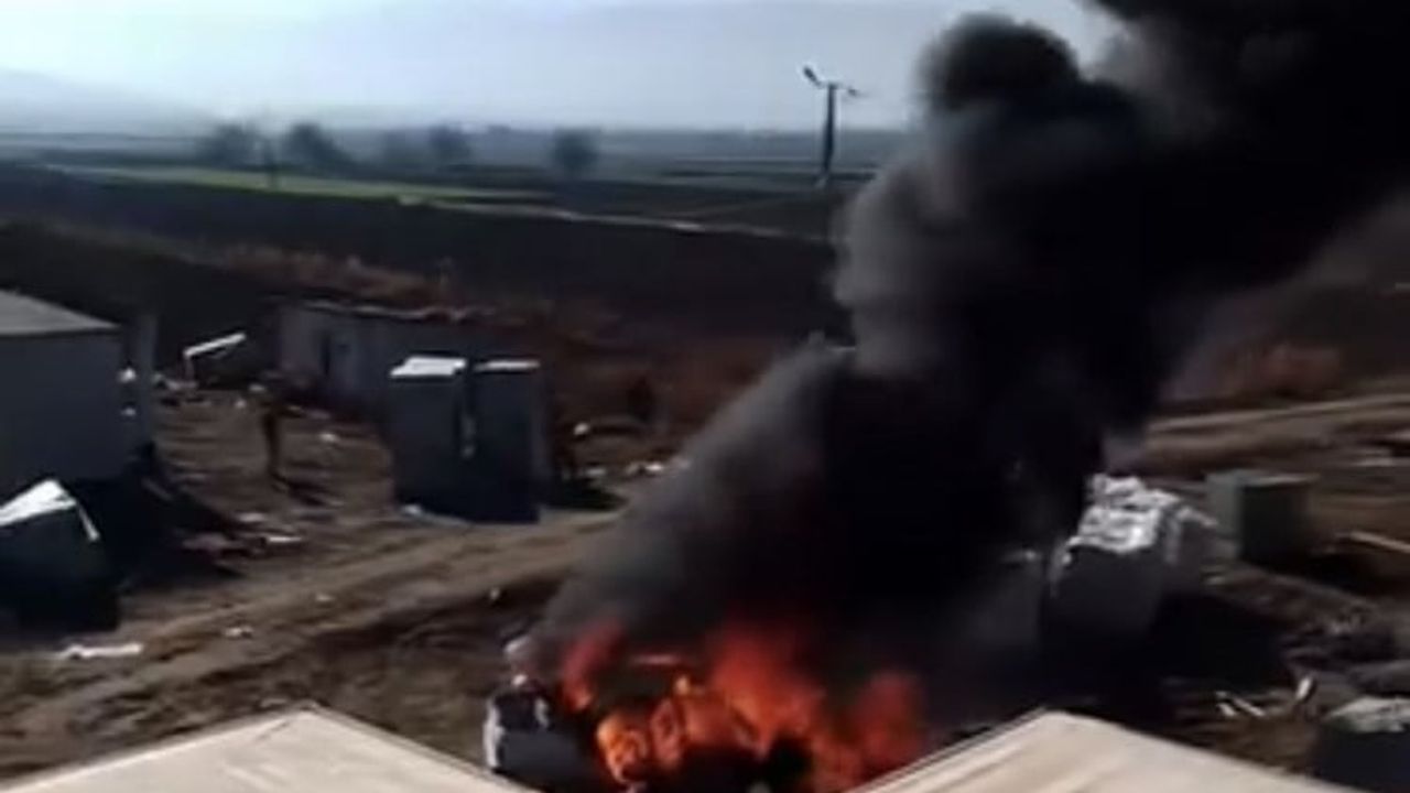 Elazığ Yazıkonak'ta Park Halindeki Araç Alev Aldı