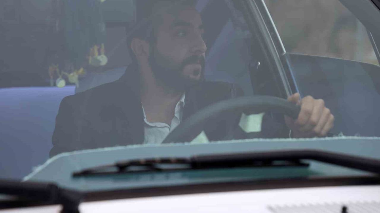 Elazığlı Furkan Duman, 'Horoz' adlı 1980 model Murat 131'ine galoşsuz binilmesine izin vermiyor