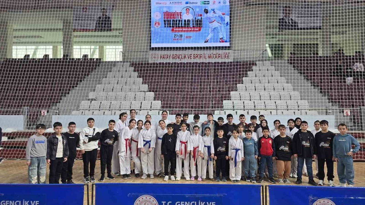 Elazığlı sporcular Türkiye Karate Yıldızlar Ligi 2. Etapta 45 madalya kazandı