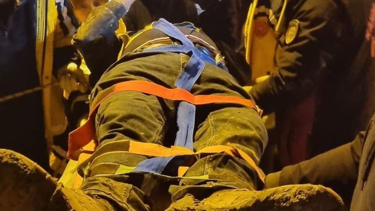 Elbistan'da 6 metrelik çukura düşen kişi itfaiye tarafından kurtarıldı