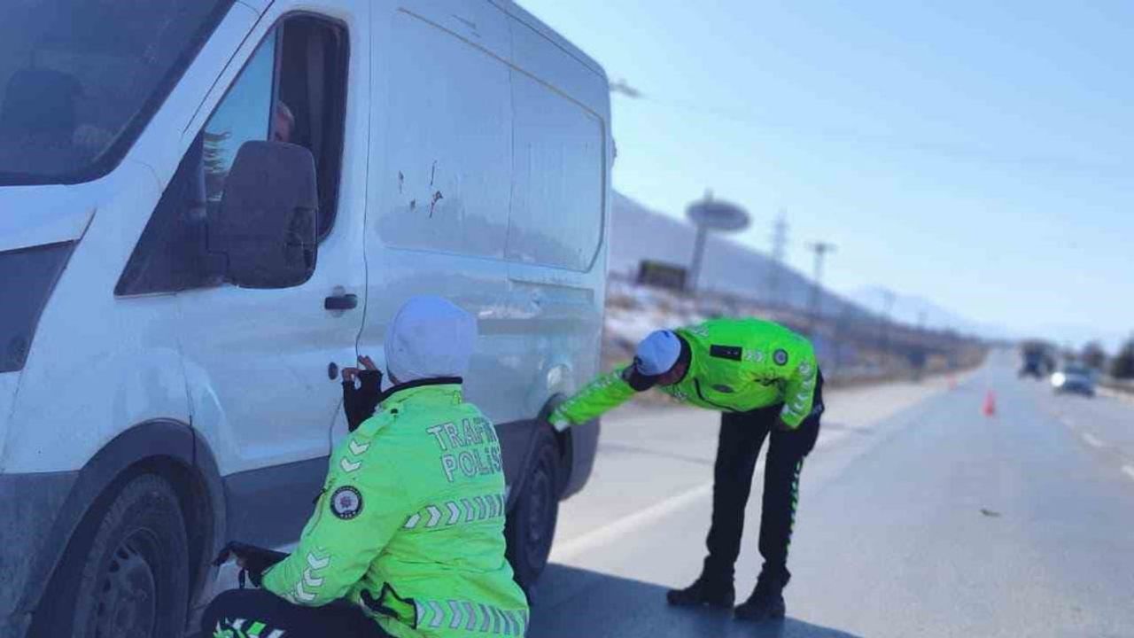 Elbistan'da ticari araçlara kış lastiği denetimi