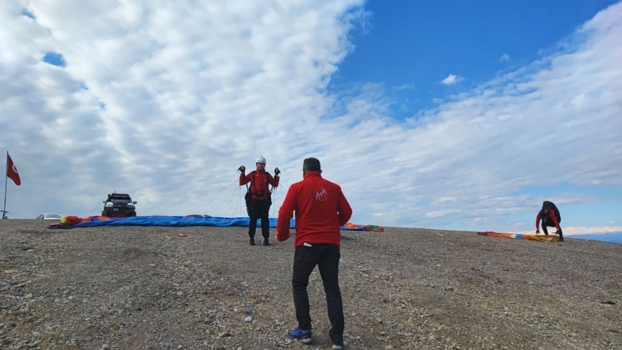 Engel tanımadı: Serebral palsili Ergin Yavuzer yamaç paraşütüyle gökyüzüne çıktı