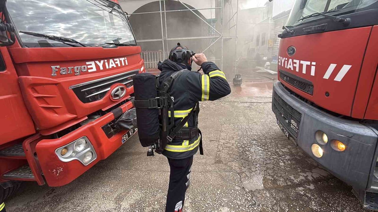 Erbaa'da inşaatta çıkan yangın spiral makinesinin kıvılcımından kaynaklandı