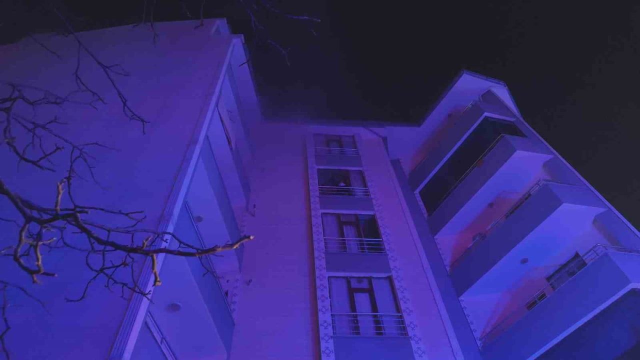 Erciş’te 32 dairelik apartmanda yangın: 15 kişi dumandan etkilendi