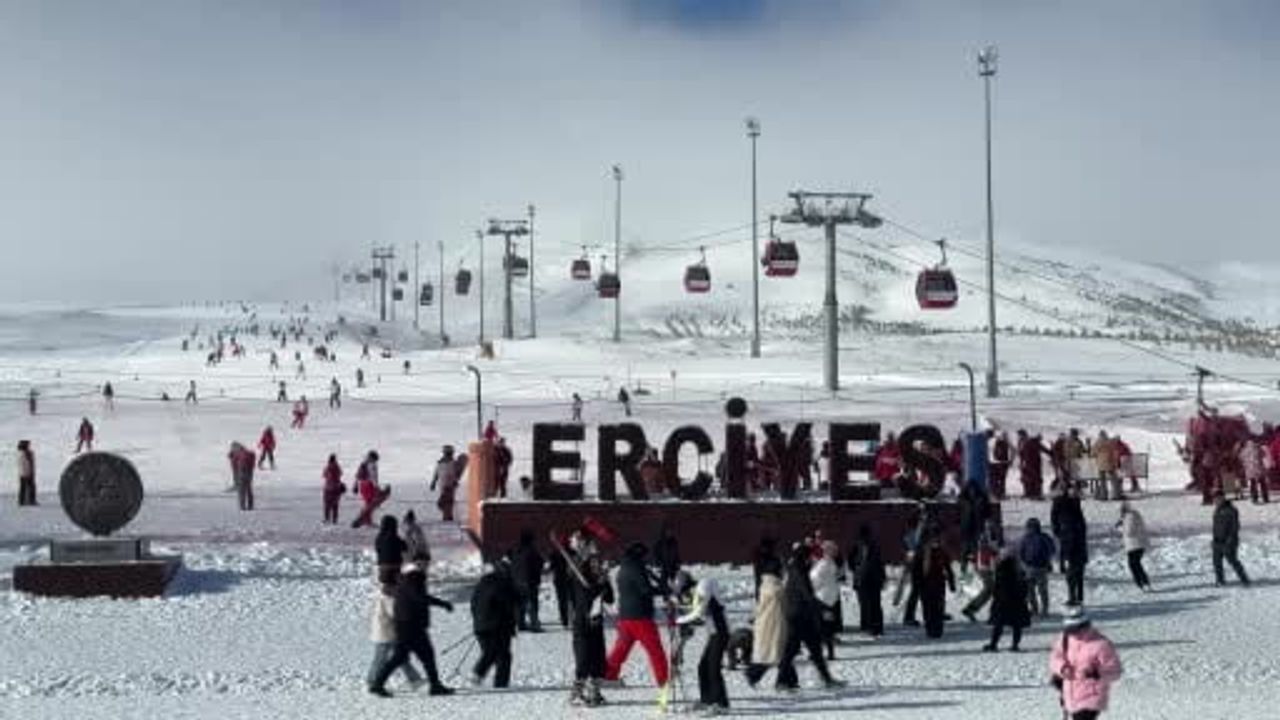 Erciyes’te Hafta Sonu Yoğunluğu: Pistler Binlerce Kişi Ağırladı