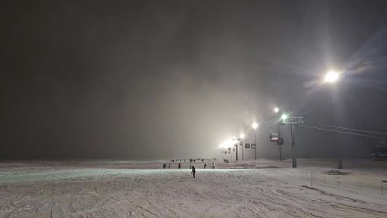Erciyes’te meşaleli gece kayağıyla yeni yıl coşkusu
