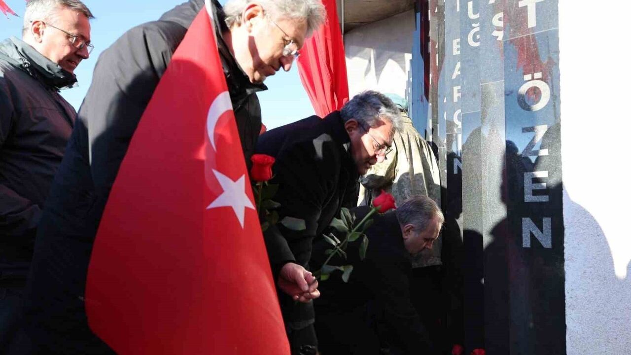 Erciyes Üniversitesi 17 Aralık Şehitlerini Andı
