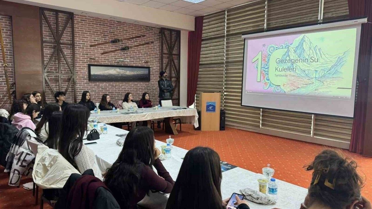 Erciyes Zirvesinde Öğrencilere Yönelik 'Uluslararası Dağlar Günü' Etkinliği