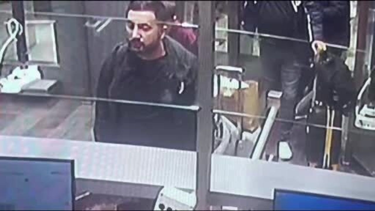 Erdal Timurtaş ve eşinin Sabiha Gökçen’de yurt dışına çıkış görüntüleri