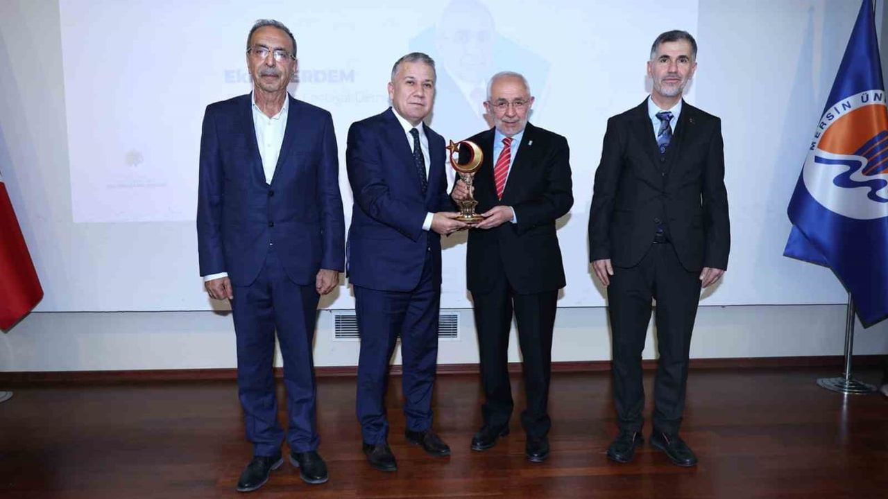 Erdem: 'Dil savunması, vatan savunmasıdır' — Mersin'de 'Dilimiz Kimliğimizdir' konferansı