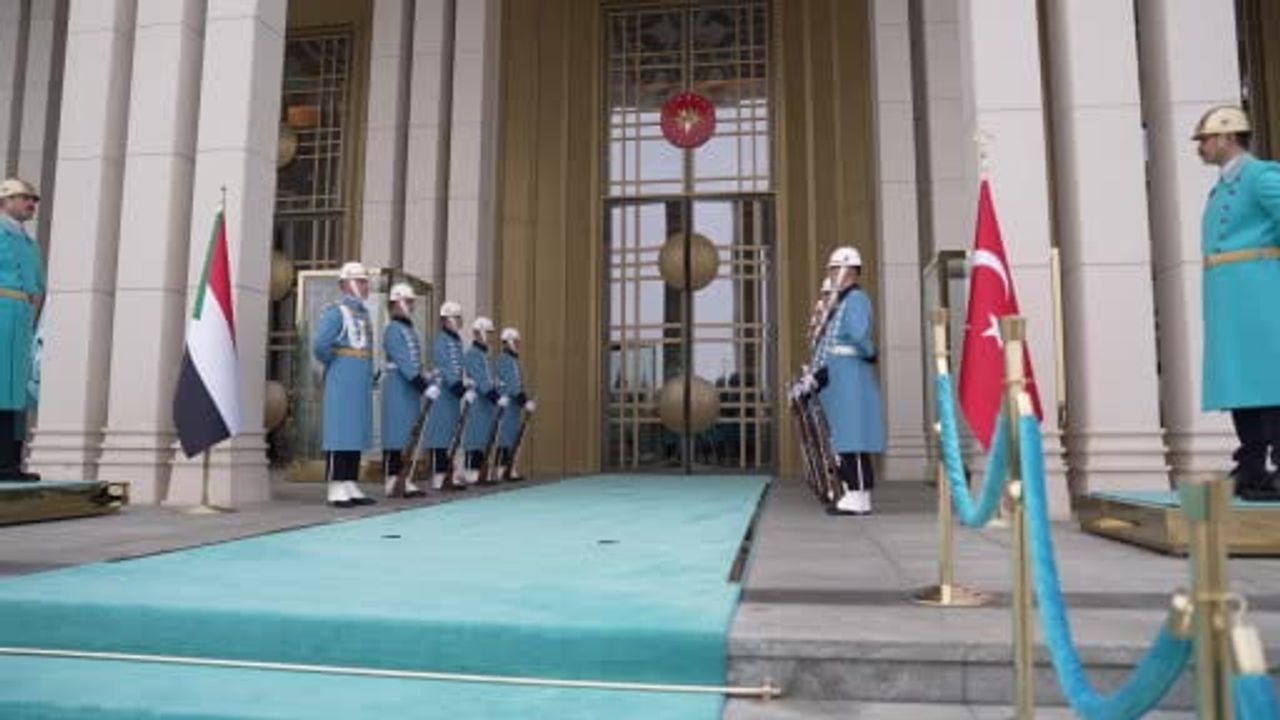 Erdoğan, Abdelfettah El Burhan'ı Resmi Törenle Karşıladı