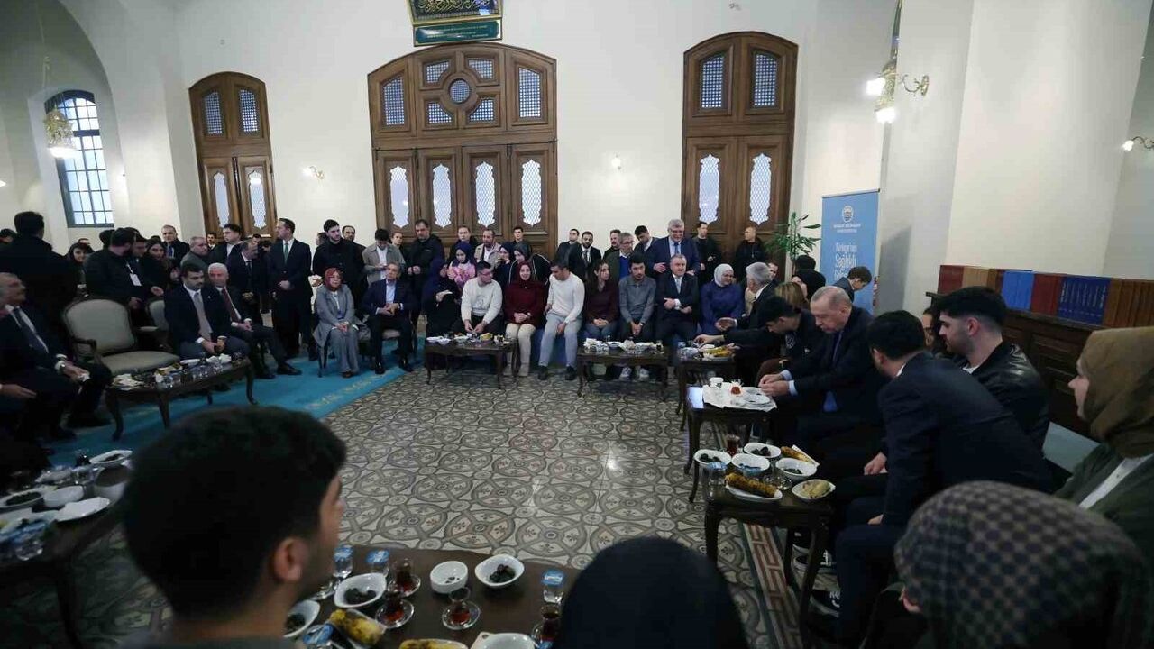 Erdoğan: Mağaralar boşaldı, silahlar yakıldı — Gençlik buluşmasından mesajlar