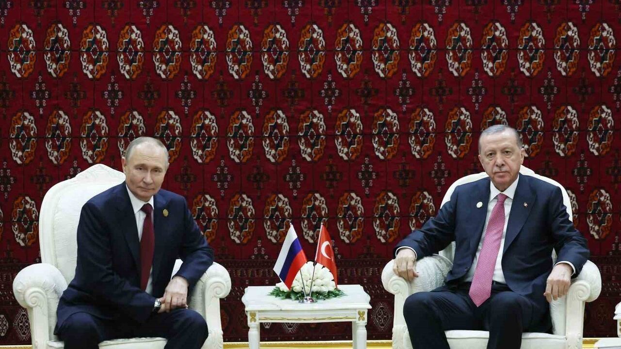 Erdoğan ve Putin'in Aşkabat Görüşmesi Başladı