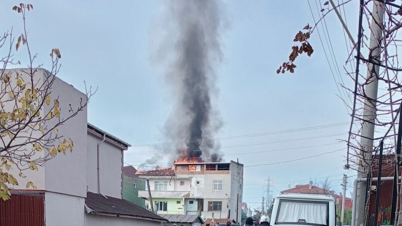 Ergene'de çatı katında çıkan yangın kontrol altına alındı