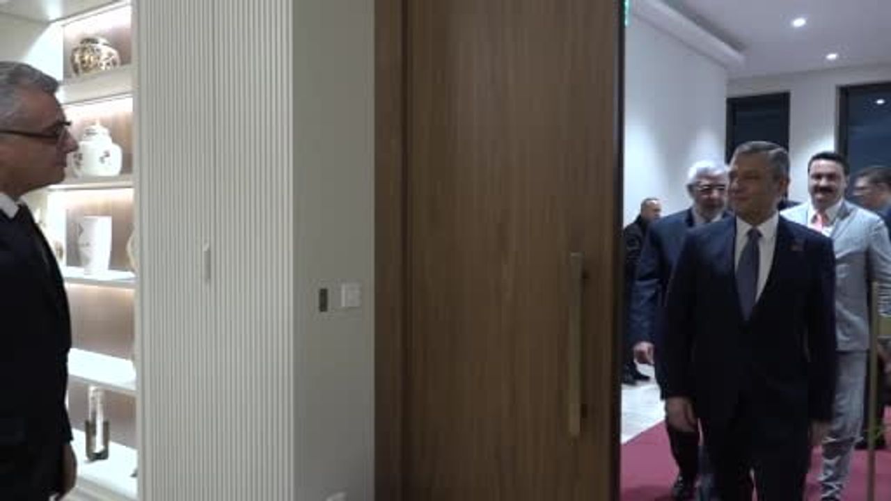 Erhürman, CHP Lideri Özel’i Lefkoşa’da Kabul Etti