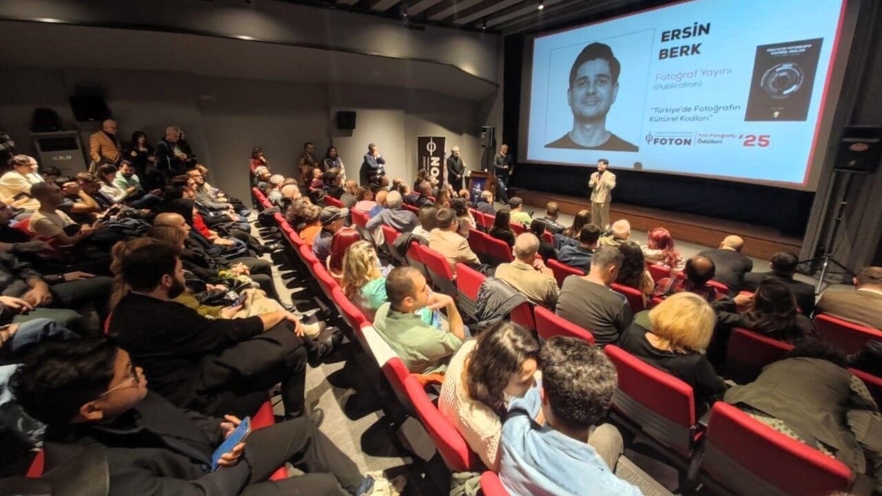 Ersin Berk'e 'Yılın Fotoğraf Yayını' Ödülü