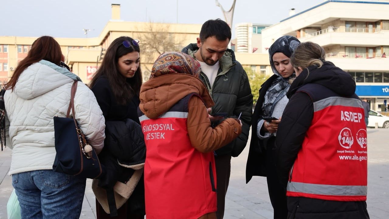 Erzincan'da 'Dijital Dünyada Çocuk Hakları' için İmza Kampanyası
