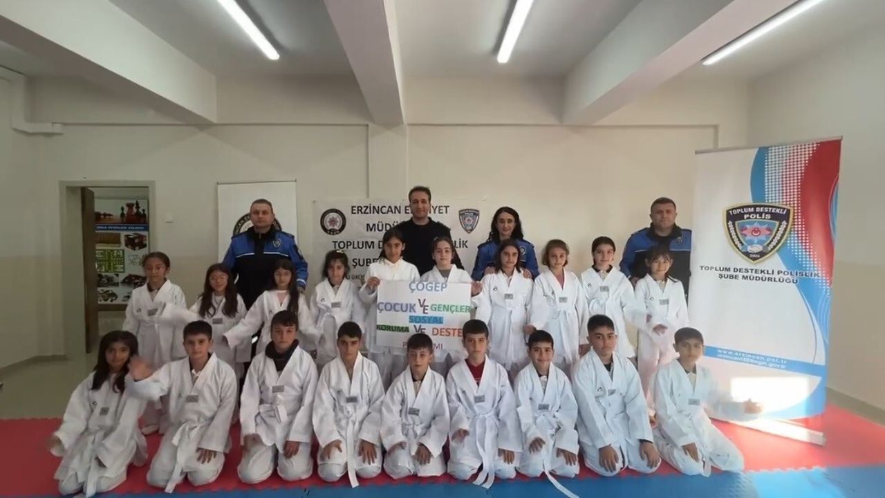 Erzincan'da 'Hep Birlikte Aileyiz' ile 20 Öğrenciye Tekvando Desteği